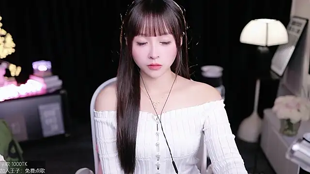 Snapshot of coward_by chatting on 1, 12, 2025 coward by online show from 1, 12, 2025