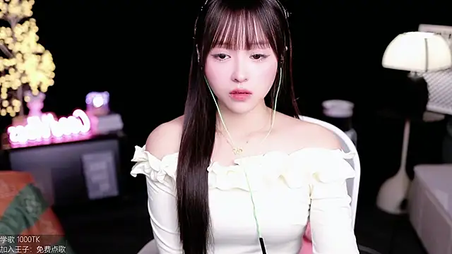 Snapshot of coward_by chatting on 25, 10, 2025 coward by online show from 25, 10, 2025