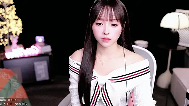 Snapshot of coward_by chatting on 1, 11, 2025 coward by online show from 1, 11, 2025