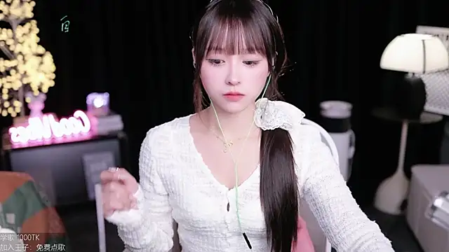 Snapshot of coward_by chatting on 20, 10, 2025 coward by online show from 20, 10, 2025