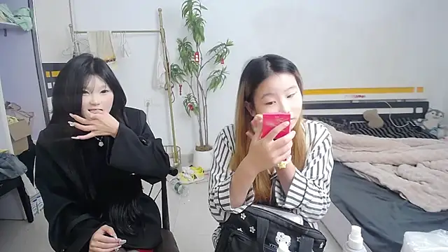 Snapshot of Babygirls523 chatting on 19, 10, 2025 Babygirls523 online show from 19, 10, 2025