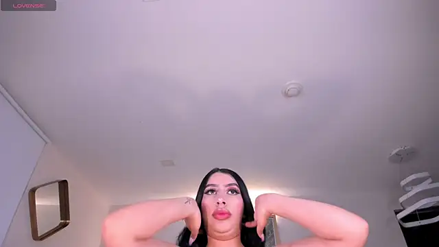 LeahLombardi  online show from 15, 11, 2025