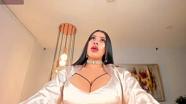 LeahLombardi  online show from 16, 4, 2026