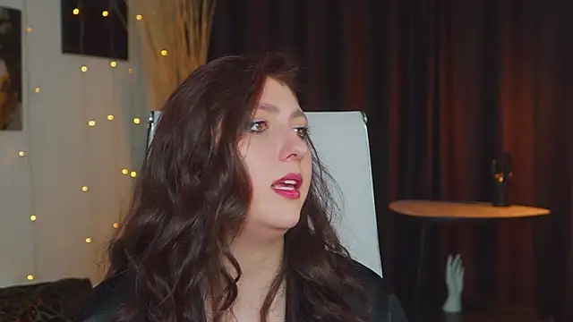 Mary Miiller online show from 16, 10, 2025