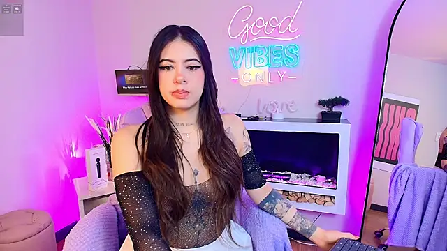 Snapshot of Alice_Vixen chatting on 8, 7, 2026 Alice Vixen online show from 8, 7, 2026