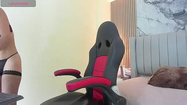 AURORAMARTIN2 online show from 13, 11, 2025