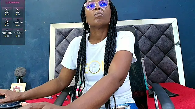 Snapshot of ebony__jheim chatting on 7, 10, 2025 ebony jheim online show from 7, 10, 2025