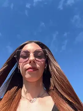 Amelie Crosby online show from 20, 6, 2026