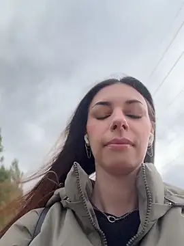 Amelie Crosby online show from 12, 6, 2026