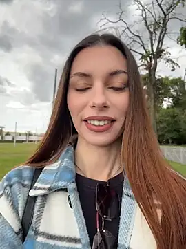 Amelie Crosby online show from 9, 7, 2026