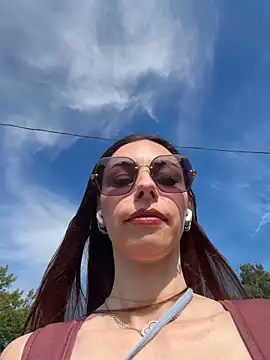 Amelie Crosby online show from 21, 6, 2026