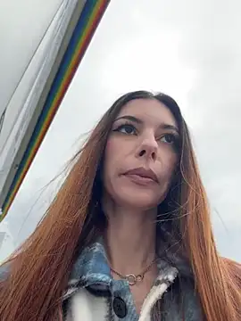 Amelie Crosby online show from 3, 7, 2026