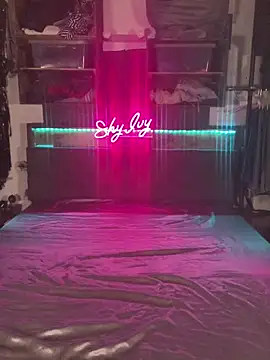 Shy Ivy online show from 26, 9, 2025