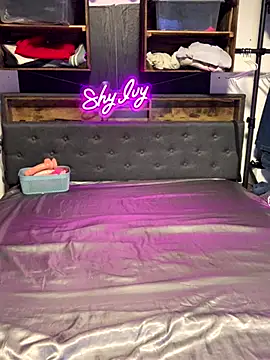 Shy Ivy online show from 18, 9, 2025