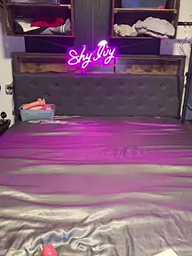Shy Ivy online show from 17, 9, 2025