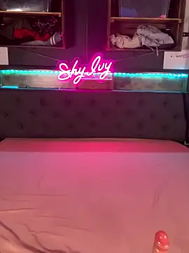Shy Ivy online show from 25, 9, 2025