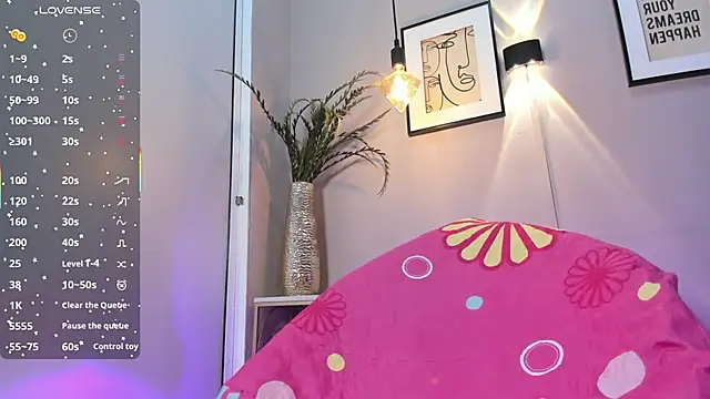 Snapshot of dulce_fiore07 chatting on 15, 10, 2025 dulce fiore07 online show from 15, 10, 2025