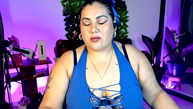 Snapshot of AndreaKinky chatting on 7, 6, 2026 AndreaKinky online show from 7, 6, 2026