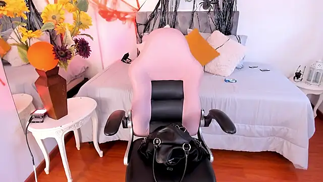 Lucie Harper online show from 16, 10, 2025