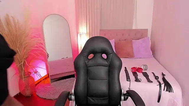 Lucie Harper online show from 15, 10, 2025