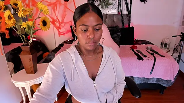 Lucie Harper online show from 22, 10, 2025