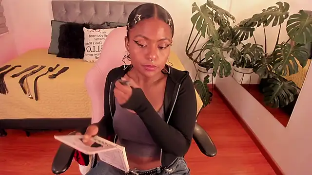 Lucie Harper online show from 24, 11, 2025