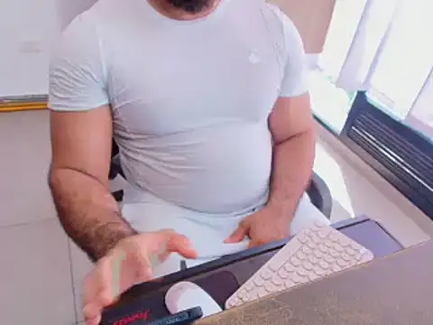 Snapshot of max_love255 chatting on 16, 5, 2026 max love255 online show from 16, 5, 2026