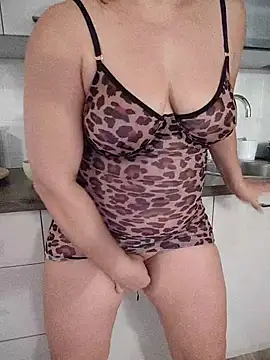 BigAssMom  online show from 18, 11, 2025