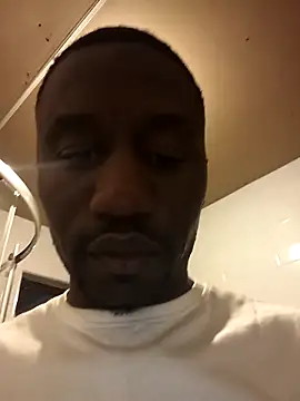 Snapshot of Thasdwn23 chatting on 8, 11, 2025 Thasdwn23 online show from 8, 11, 2025