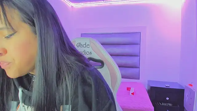 Snapshot of Andrea_brunnette chatting on 12, 11, 2025 Andrea brunnette online show from 12, 11, 2025