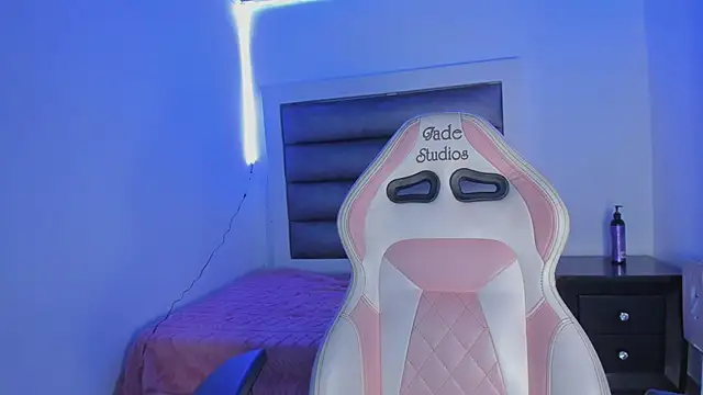 Snapshot of Andrea_brunnette chatting on 5, 11, 2025 Andrea brunnette online show from 5, 11, 2025