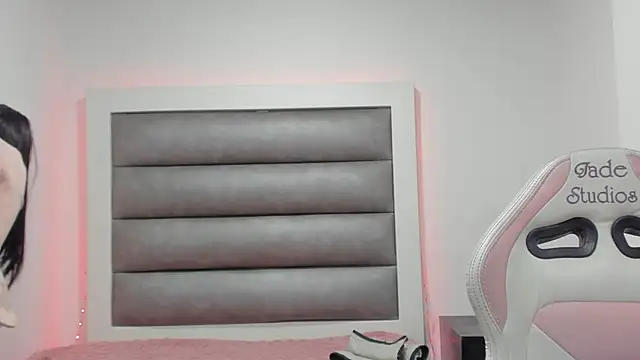 Snapshot of Andrea_brunnette chatting on 8, 10, 2025 Andrea brunnette online show from 8, 10, 2025