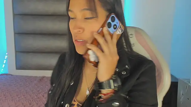 Snapshot of Andrea_brunnette chatting on 9, 10, 2025 Andrea brunnette online show from 9, 10, 2025