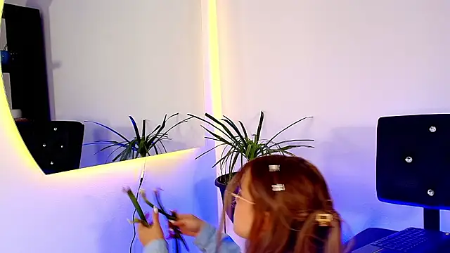 Sophie Janner online show from 3, 2, 2026