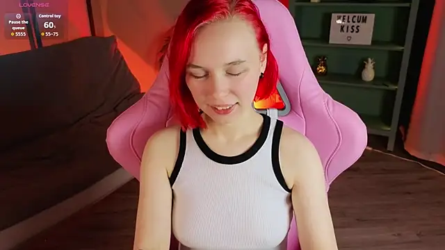 NaomiYoru online show from 12, 11, 2025