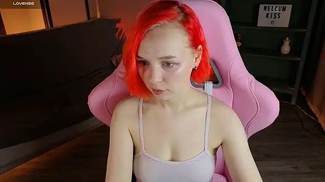 NaomiYoru online show from 11, 10, 2025