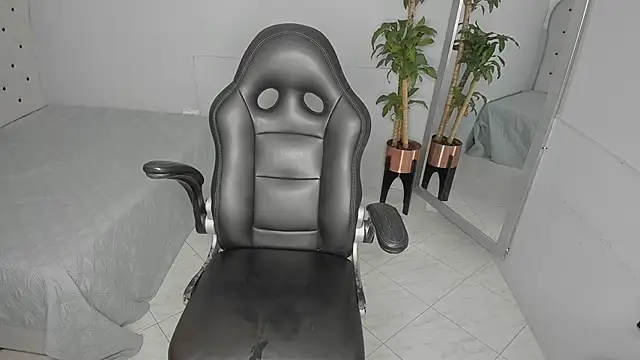 Alix 18  online show from 25, 9, 2025