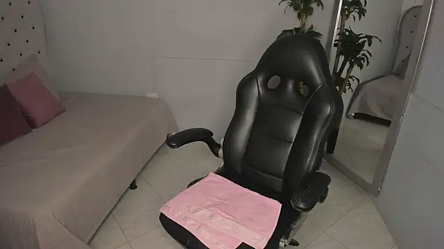 Alix 18  online show from 27, 9, 2025