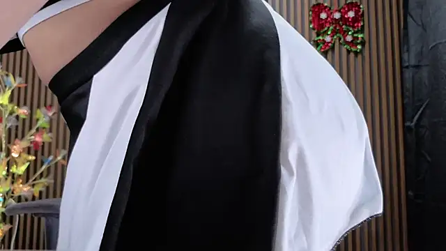 Emy topless online show from 22, 12, 2025