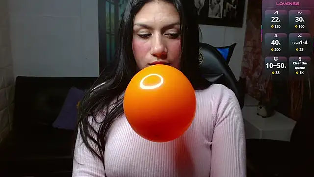 gigi gilt  online show from 16, 11, 2025