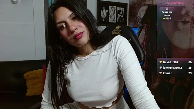 gigi gilt  online show from 5, 10, 2025