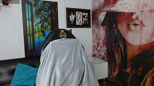 gigi gilt  online show from 17, 10, 2025