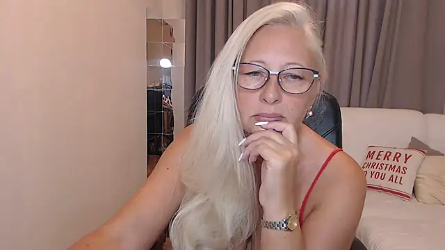 Snapshot of ValeriaSharm chatting on 9, 9, 2025 ValeriaSharm online show from 9, 9, 2025