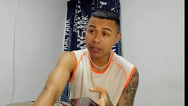 Snapshot of _Logan_Colton_ chatting on 27, 11, 2025 Logan Colton online show from 27, 11, 2025