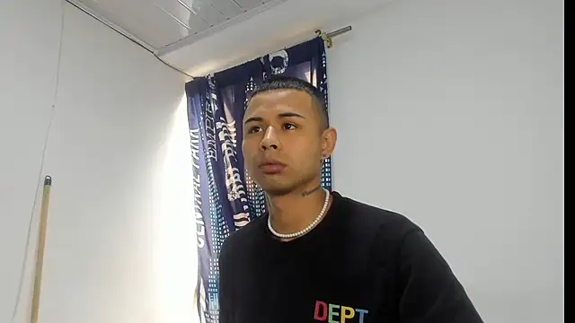 Snapshot of _Logan_Colton_ chatting on 27, 10, 2025 Logan Colton online show from 27, 10, 2025