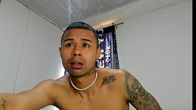 Snapshot of _Logan_Colton_ chatting on 18, 11, 2025 Logan Colton online show from 18, 11, 2025