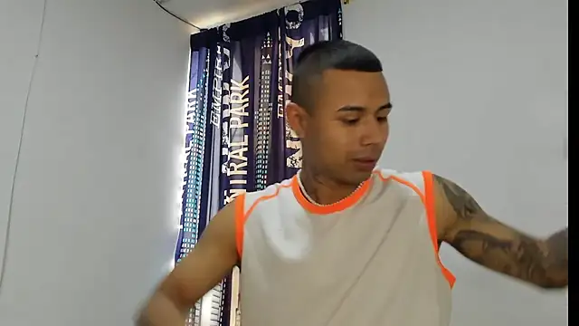 Snapshot of _Logan_Colton_ chatting on 26, 11, 2025 Logan Colton online show from 26, 11, 2025