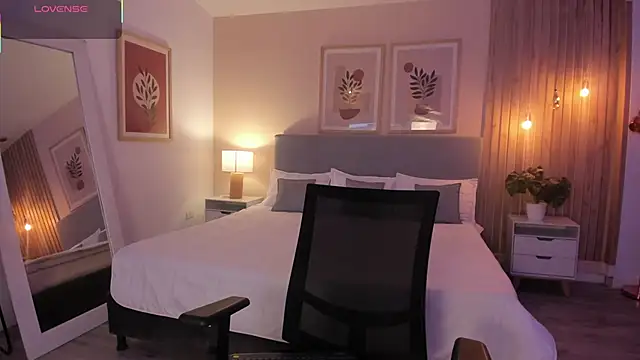 AuroraEvanss online show from 14, 11, 2025