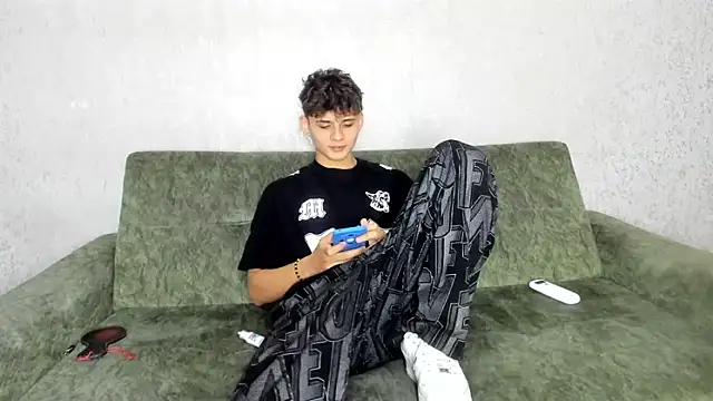 willy sexxx18 online show from 6, 4, 2026