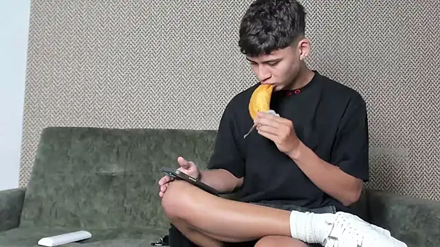 Snapshot of willy_sexxx18 chatting on 8, 11, 2025 willy sexxx18 online show from 8, 11, 2025